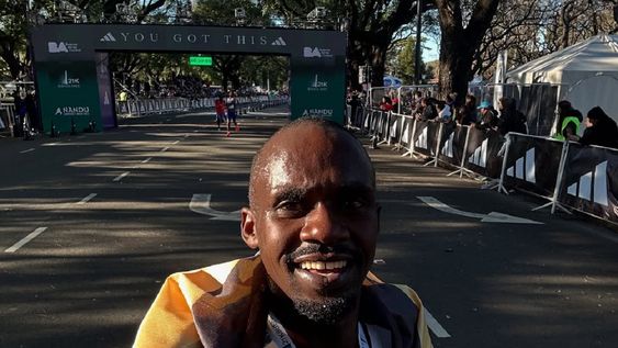 Jacob Kiplimo ganó los 21K de Buenos Aires. El atleta ugandés es poseedor del récord mundial de medio maratón.&nbsp;