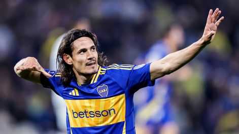 BUENOS AIRES (ARGENTINA), 15/08/2024.- Edinson Cavani de Boca celebra un gol este jueves, en el partido de ida de octavos de final de la Copa Sudamericana entre Boca Juniors y Cruzeiro en el estadio La Bombonera en Buenos Aires (Argentina). EFE/ Juan Ignacio Roncoroni