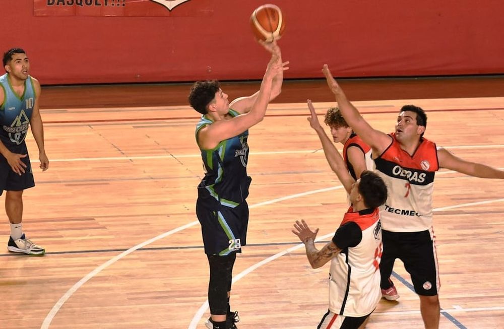 Municipaldiad de San Carlos superó al Club Obras Mendoza or 76-71 y quedó a un triunfo de la Superliga de Mendoza. / Gentileza: Andrés Arequipa.