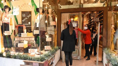 Los Andes | De acuerdo a mediciones privadas, una familia promedio gasta unos $ 1.950 al mes en ropa y calzado.Foto: Mariana Villa / Los Andes
