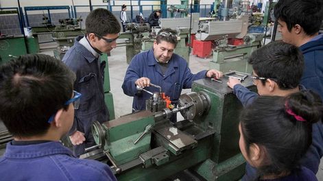 Los Andes | La escuela técnica de Mendoza presentó mayor cantidad de alumnos desconectados durante el primer semestre, en comparación a la escuela orientada. / Orlando Pelichotti