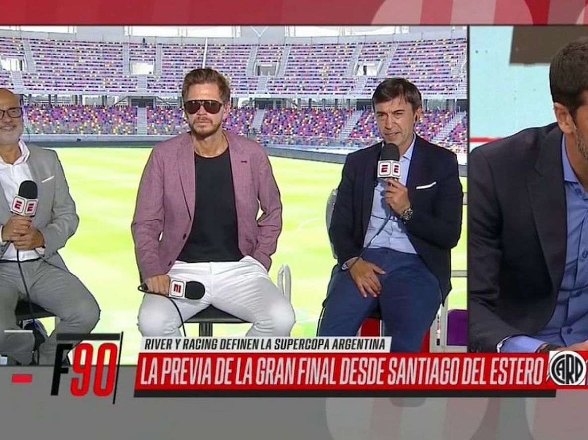 Tenso cruce entre Marcelo Benedetto y Sebastián Domínguez en los estuios de ESPN FC. / Gentileza.