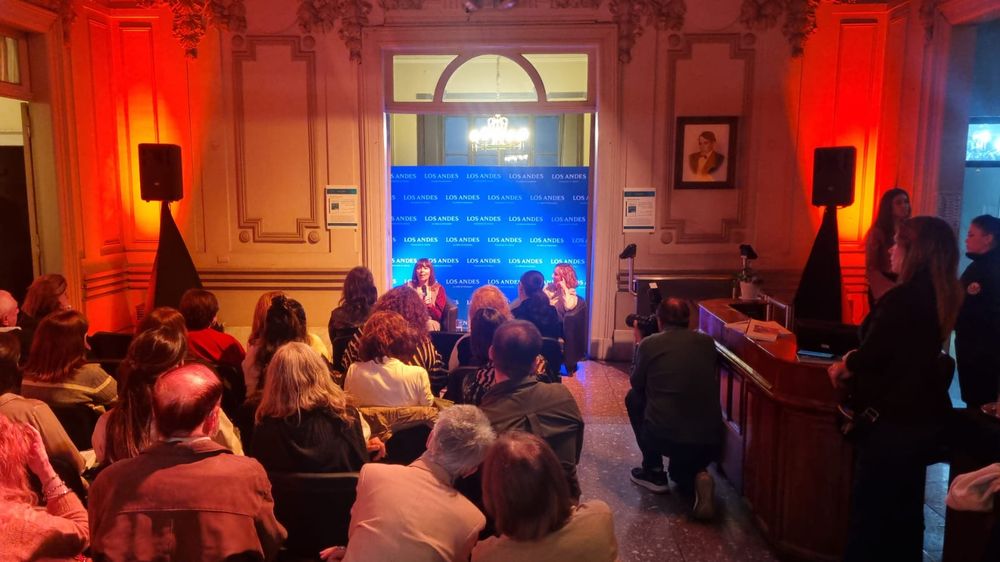 La historiadora Beatriz Bragoni presentó su nuevo libro en el edificio de Diario Los Andes