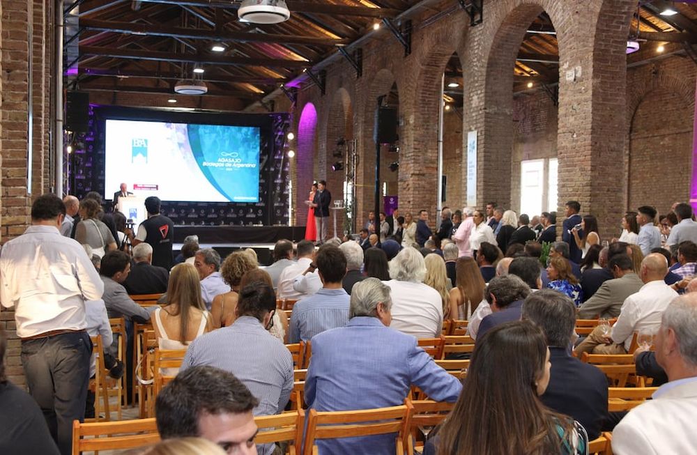El ambiente en el agasajo Bodegas de Argentina fue de disfrute y de confianza en que el cambio de ciertas variables permitirá retomar el crecimiento del sector vitivinícola