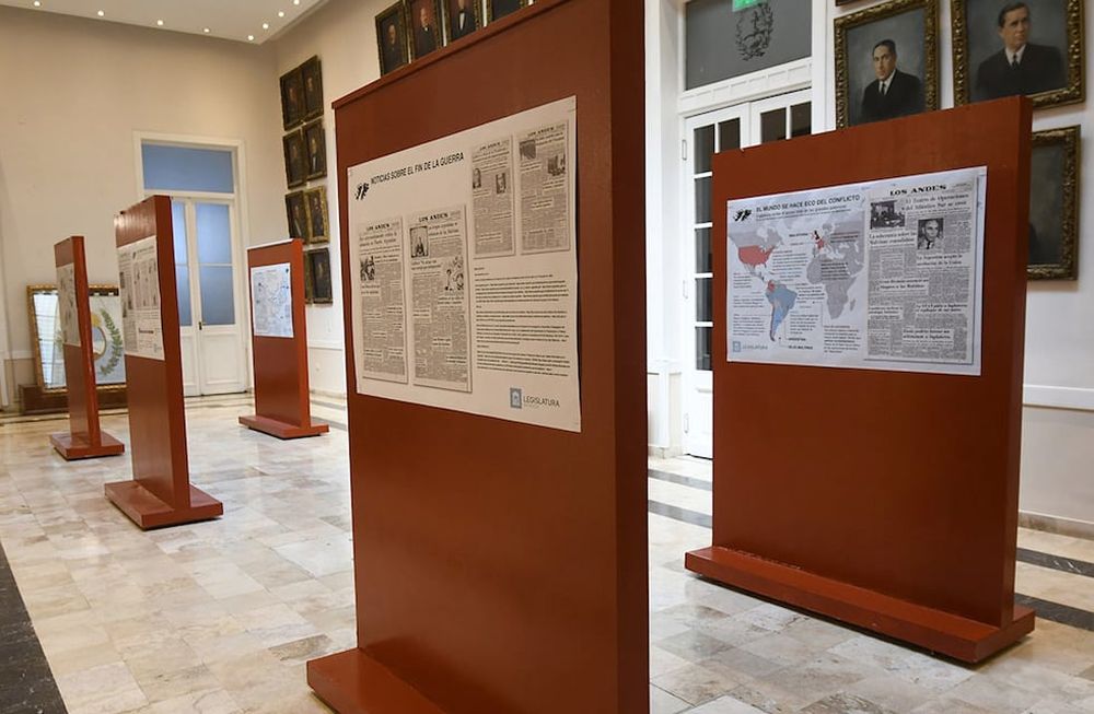 La muestra con las tapas de Diario Los Andes durante el conflicto por la recuperación de las islas, se habilitará este martes en el Salón de los Pasos Perdidos.Foto:José Gutierrez / Los Andes