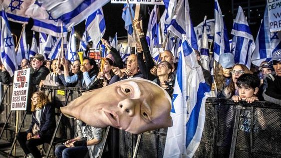 Volvieron las protestas en Israel, ahora por declaraciones del primer ministro Benjamin Netanyahu sobre el gobierno anterior y los ataques terroristas en plena Pascua.