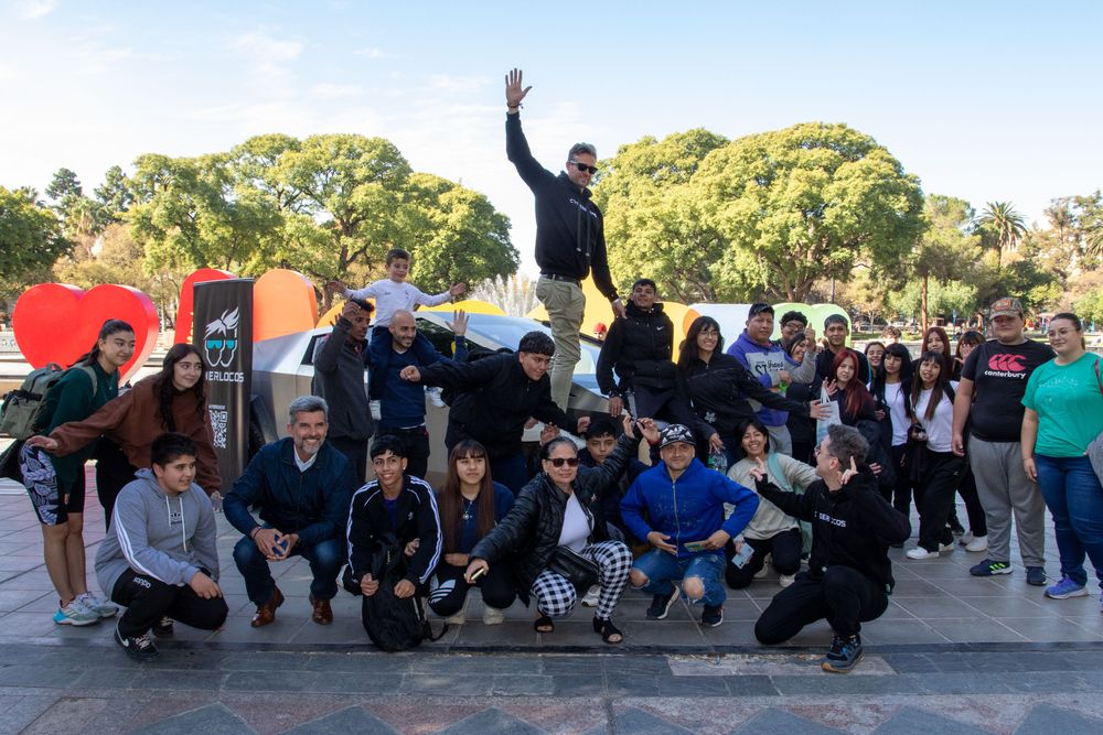 They're looking to break a Guinness record and arrived in Mendoza in a Tesla Cybertruck.