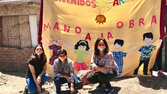 Arquitectos solidarios construyen un merendero en la Favorita para ayudar a las decenas de familias que viven en los asentamientos precarios de la provincia.