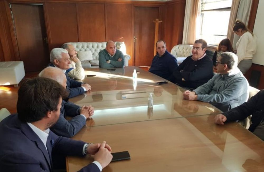 El ministro Enrique Vaquié y el director de Cooperativas, Daniel Di Martino, se reunieron con las principales cooperativas de Mendoza para escuchar inquietudes y trazar planes a futuro.