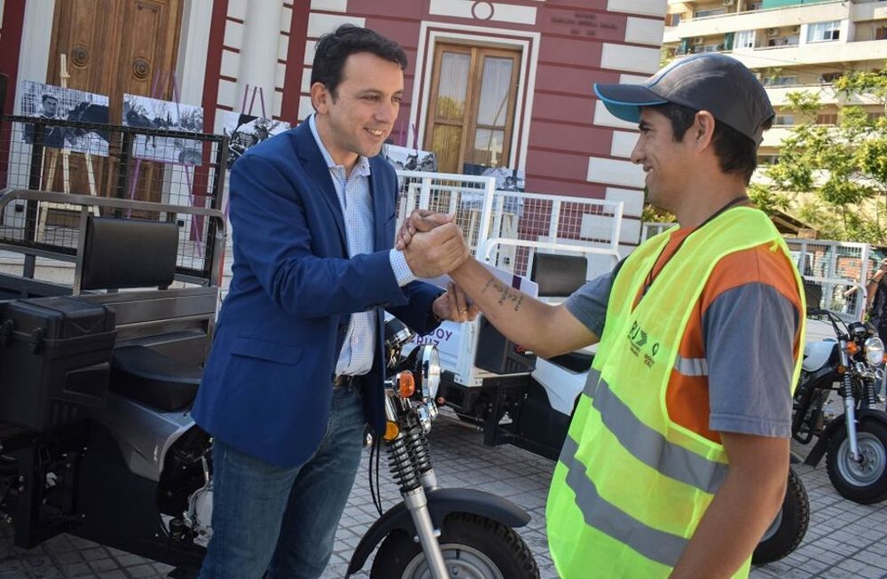 El programa de Recuperadores Urbanos sigue creciendo: 6 nuevas familias se capacitan para recibir su motocarga