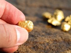 El dispositivo electrónico que todos descartamos y contiene 450 miligramos de oro de 22 quilates