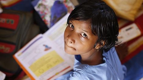 La pobreza digital implica más que no tener tecnología, significa no contar con&nbsp;los conocimientos, habilidades y condiciones necesarias para usarla .&nbsp;