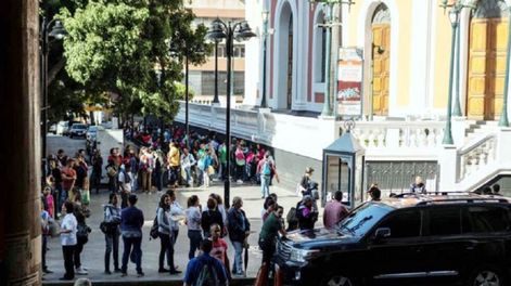 Maduro repatrió a 86 venezolanos refugiados en Argentina