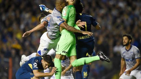 El terrible cabezazo que sufrió el mendocino Esteban Andrada