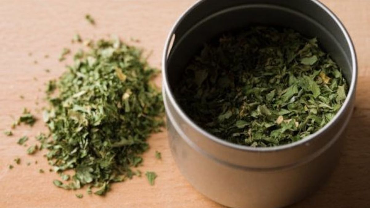 No tires el orégano que te sobró, se puede reciclar: es uno de los elementos claves para la limpieza de casa