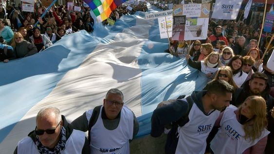 El Gobierno inicia la segunda ronda de paritarias y el SUTE pide llegar al 98% de aumento para este 2022Foto: Orlando Pelichotti/ Los Andes