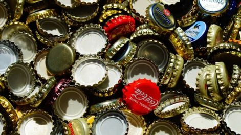Las tapitas metálicas de cervezas o gaseosas, no las tires, son un tesoro: dos formas útiles de aprovecharlas