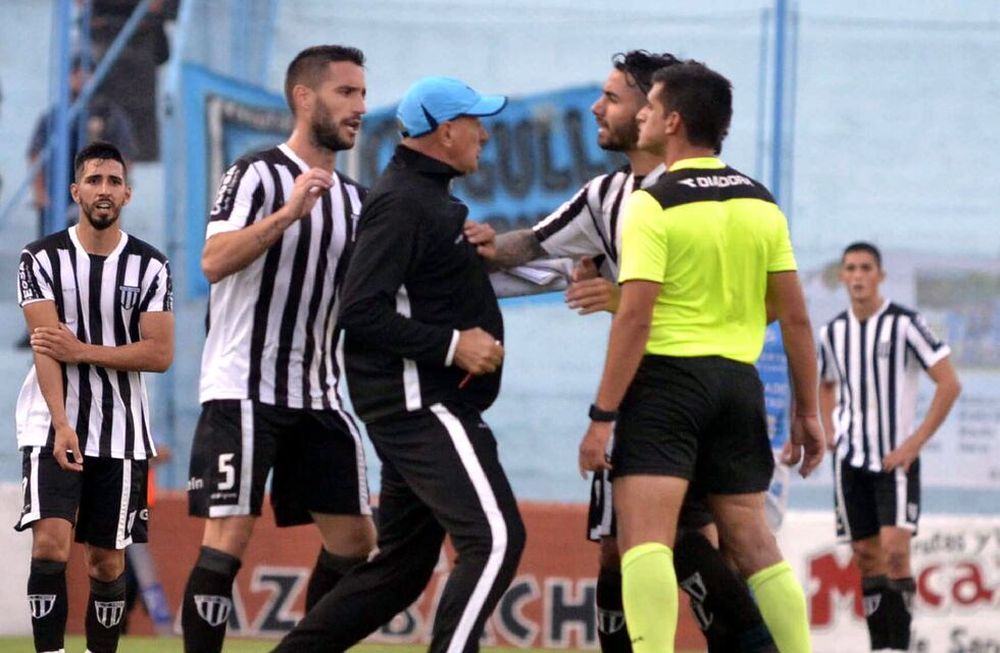 Explotó Marcelo Fuentes en la derrota de Gimnasia