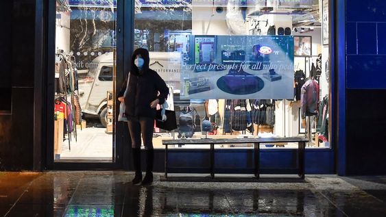 Se estudiarán medidas como las prohibiciones de vuelos y los test de detección de coronavirus PCR para viajeros procedentes del Reino Unido.