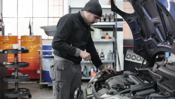 cuanto cobra un mecanico para dejar listo un auto usado antes de venderlo