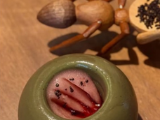 A pesar de sus dos estrellas Michelin, este prestigioso restaurante de Seúl deberá pagar una multa millonaria por usar hormigas en sus platos.&nbsp;