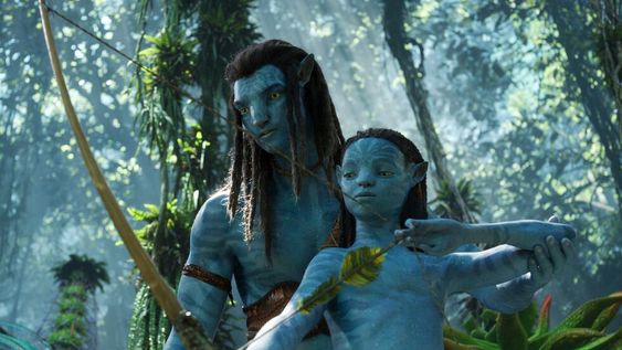 (L-R): Jake Sully and Neteyam in 20th Century Studios AVATAR: THE WAY OF WATER. Photo courtesy of 20th Century Studios. © 2022 20th Century Studios. All Rights Reserved.