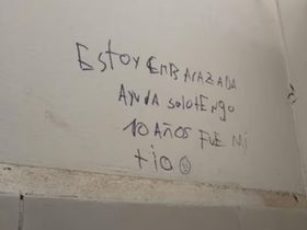 Escándalo e investigación en una escuela de San Juan por una pintada sobre abuso y embarazo infantil