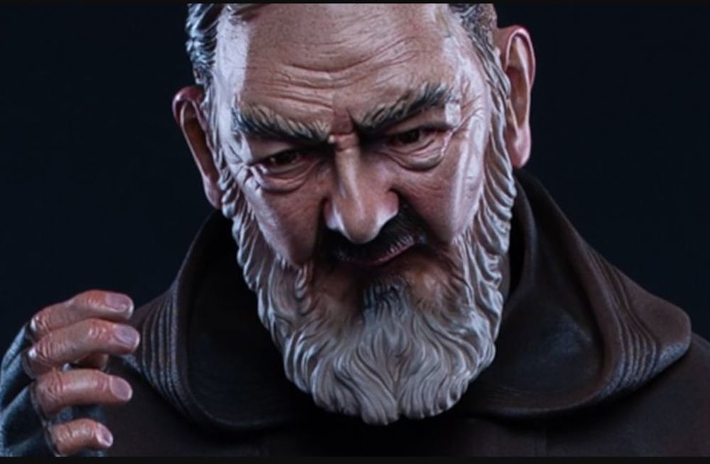 El Padre Pío sigue siendo una figura de gran devoción en todo el mundo, no solo por los hechos extraordinarios que marcaron su vida, sino también por su profunda espiritualidad y su compromiso con el prójimo.