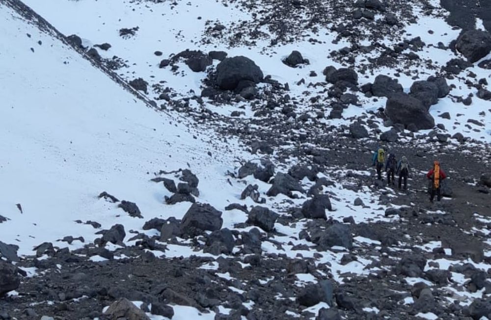 Rescate del cuerpo en Cerro Tolosa (Gentileza)
