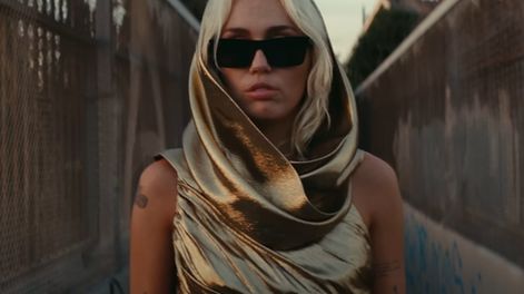 Los Andes | Miley Cyrus volvió a romper un récord con su single Flowers, dedicado a su ex marido.