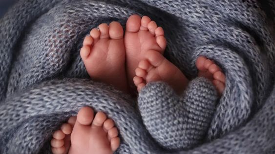 Milagro de Navidad en Trelew: nacieron trigemelas idénticas, un caso que ocurre uno entre millones.