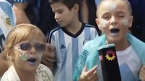 Dos fanáticas de la Selección Argentina reversionaron la canción “Muchachos” - Captura de video / Video TN