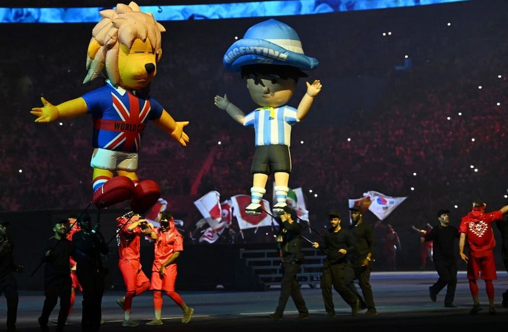 Guachito al lado de Willie, la mascota de Inglaterra. Foto: Web