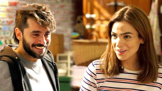 El amor entre Bruno y Lola crece cada vez más y los seguidores enloquecieron con su primer encuentro.