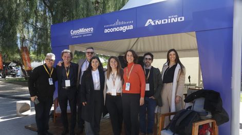 El equipo de Los Andes, presente en el stand del medio durante Argentina Mining 2025, acompañando la cobertura periodística y generando espacios de encuentro con los protagonistas del sector.