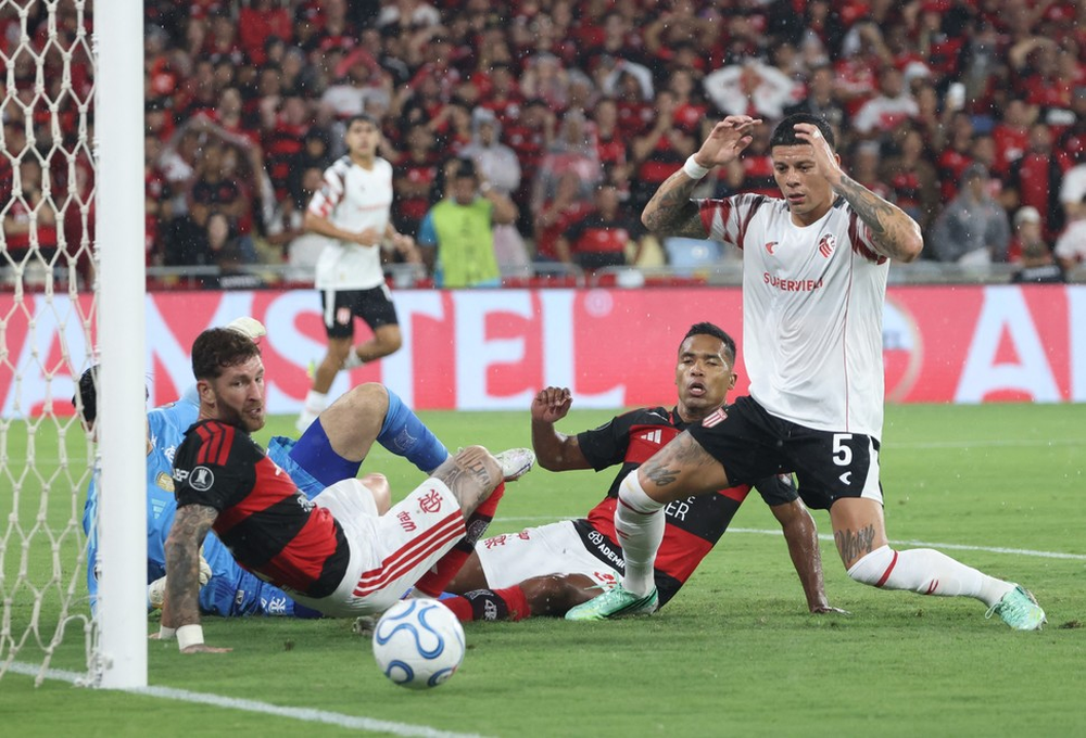 Flamengo pidió los puntos ante Estudiantes por la inclusión de Marcos Rojo.&nbsp;
