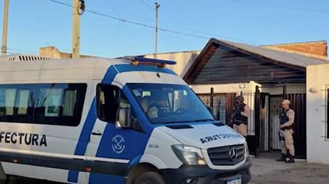 Los efectivos detuvieron a nueve personas y secuestraron dinero en efectivo, tres autos, una camioneta, dos motos, marihuana y cocaína. Gentileza: Captura Youtube Ministerio de Seguridad.