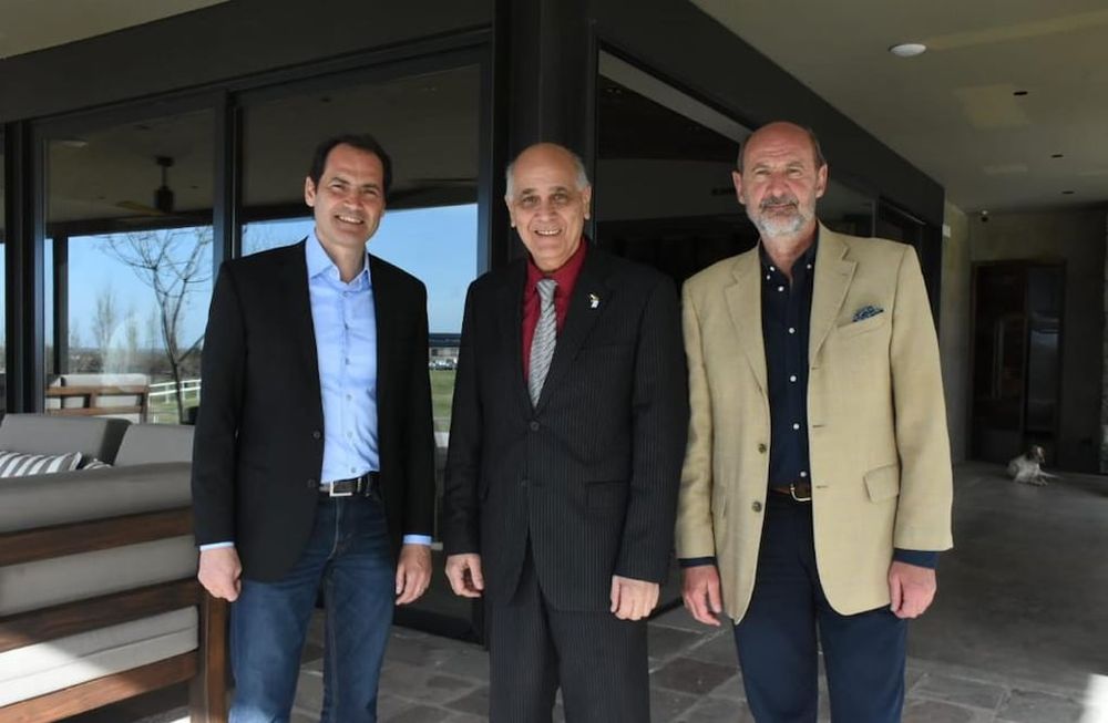 Reunión de Empresarios de la Unión con el presidente de la Cámara de Comercio de Argentina en Emiratos Árabes, Omar Haffar en Casa David, Wine and Horses