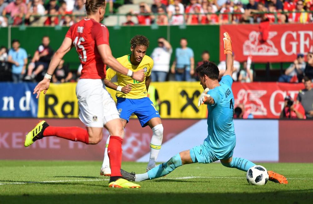 Brasil, con Neymar como titular, le ganó y se floreó ante Austria