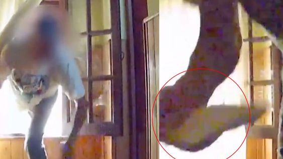 Se cansó de que sus padres fueran víctimas de un modalidad de robo “hormiga” y colocó una cámara en el mueble donde guardaban sus ahorros. Foto: Captura de video.