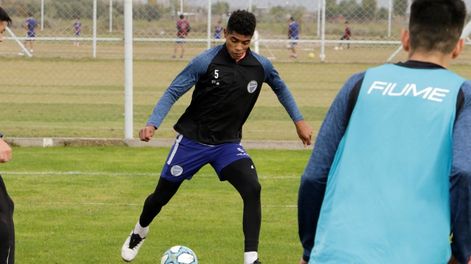 Los Andes | Perdió jerarquía. El volante de la selección peruana no continuó en el Tomba porque la dirigencia decidió no hacer uso de la opción de compra y ahora reforzará a Rosario Central, el primer rival de Godoy Cruz en el torneo.