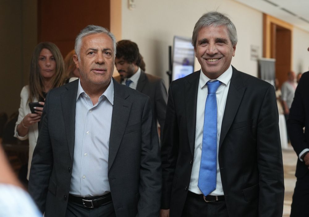 El gobernador, Alfredo Cornejo junto con el ministro de Economía de la Nación, Luis Caputo. El gobernador, Alfredo Cornejo junto con el ministro de Economía de la Nación, Luis Caputo. 