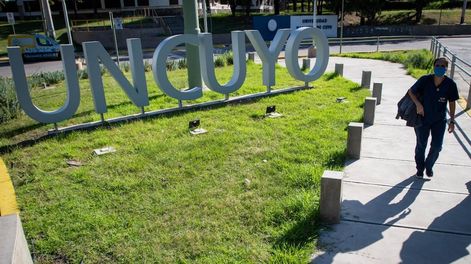 Universidad Nacional de Cuyo - Ignacio Blanco / Los Andes