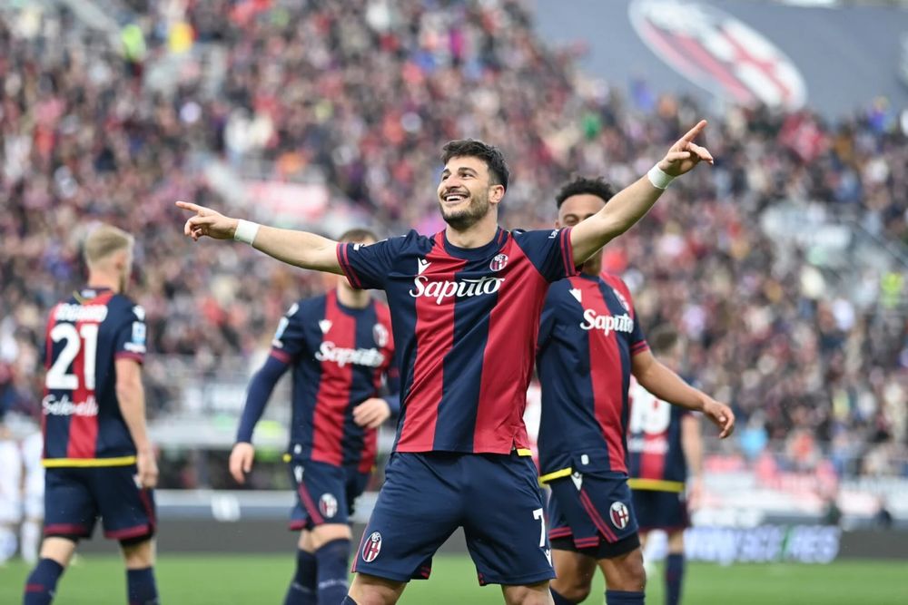 Fútbol. felicidad pura entre las huestes del Bolonia que pasó a la final de la Supercoppa.