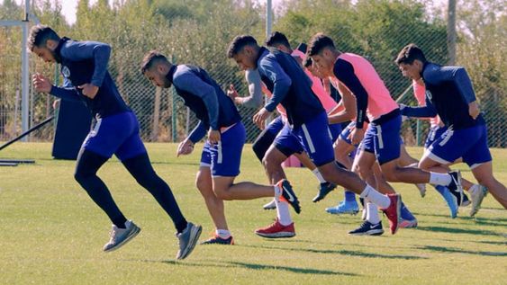 Corre, Tomba. Ojeda, Silva, Colmán y Ramírez encabezan el grupo durante el trabajo físico. El plantel de Méndez sabe que se juega una final el domingo en Santa Fe. / Gentileza Prensa CDGAT.