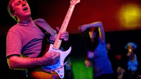 El músico murió a los 64 años por causas aún por determinar. Nacido en 1956 en Miami, se unió a los músicos de Los Ángeles en diciembre de 1983, en reemplazo de Hillel Slovak. / Gentileza.