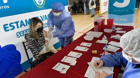 Los Andes | En el centro de vacunación del estadio Polimeni de Las Heras vacunaron contra el Coronavirus, o Covid 19.