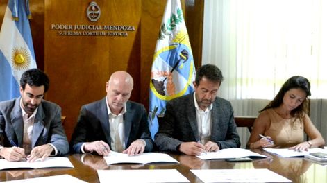 Los Andes | El Procurador Alejandro Gulle, el Ministro de Hacienda, Víctor Fayad, el Pte. SCJM, Dalmiro Garay Cueli, el ministro de Planificación e Infraestructura Pública Mario Isgró y la Defensora General, Marta Cecilia Saint André.