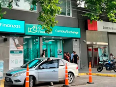 Detuvieron a la tesorera de Sur Finanzas tras un nuevo allanamiento. Detuvieron a la tesorera de Sur Finanzas tras un nuevo allanamiento.