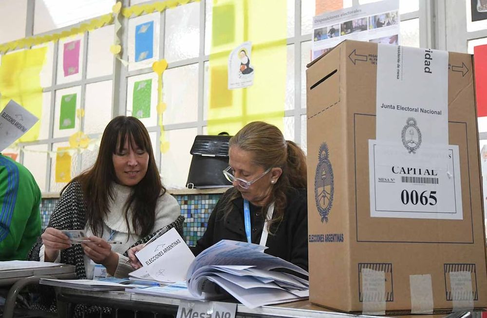 Cuáles son los documentos habilitados para votar este domingo en Mendoza.Escuela Nuestra Señora de la Misericordia de Capital Foto: José Gutierrez / Los Andes